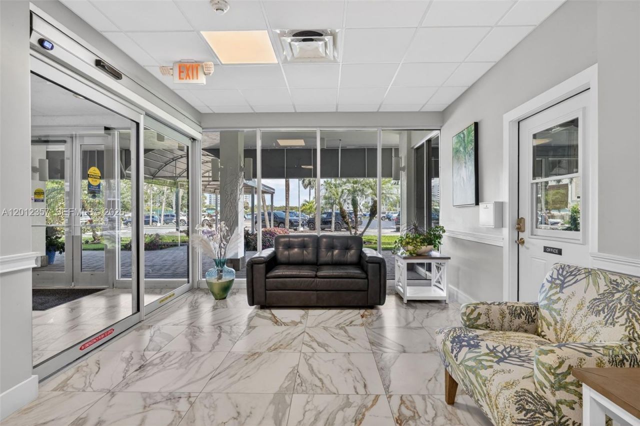 5 Bluebill , Unit 201, Naples, FL 34108 Photo