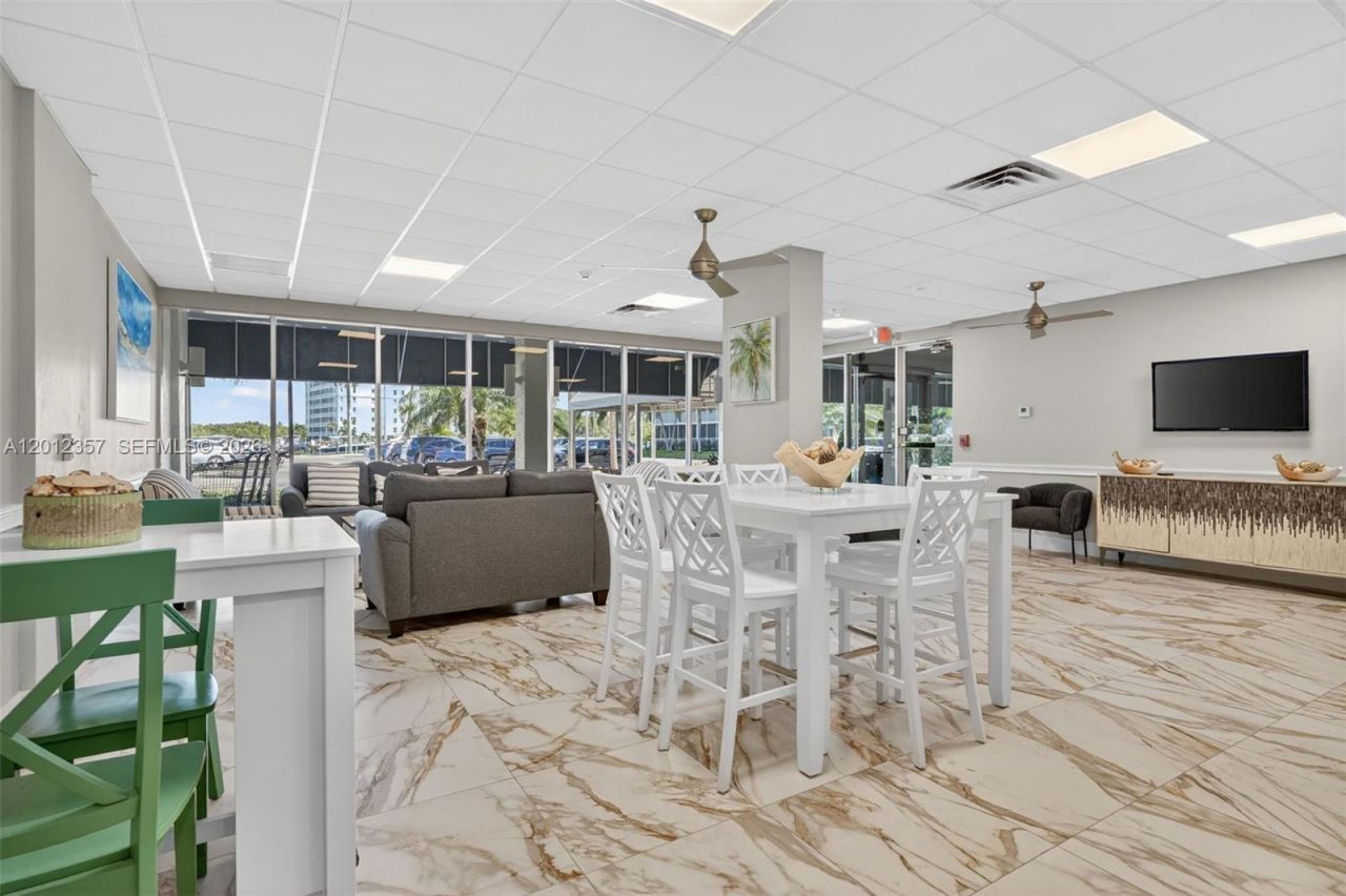5 Bluebill , Unit 201, Naples, FL 34108 Photo