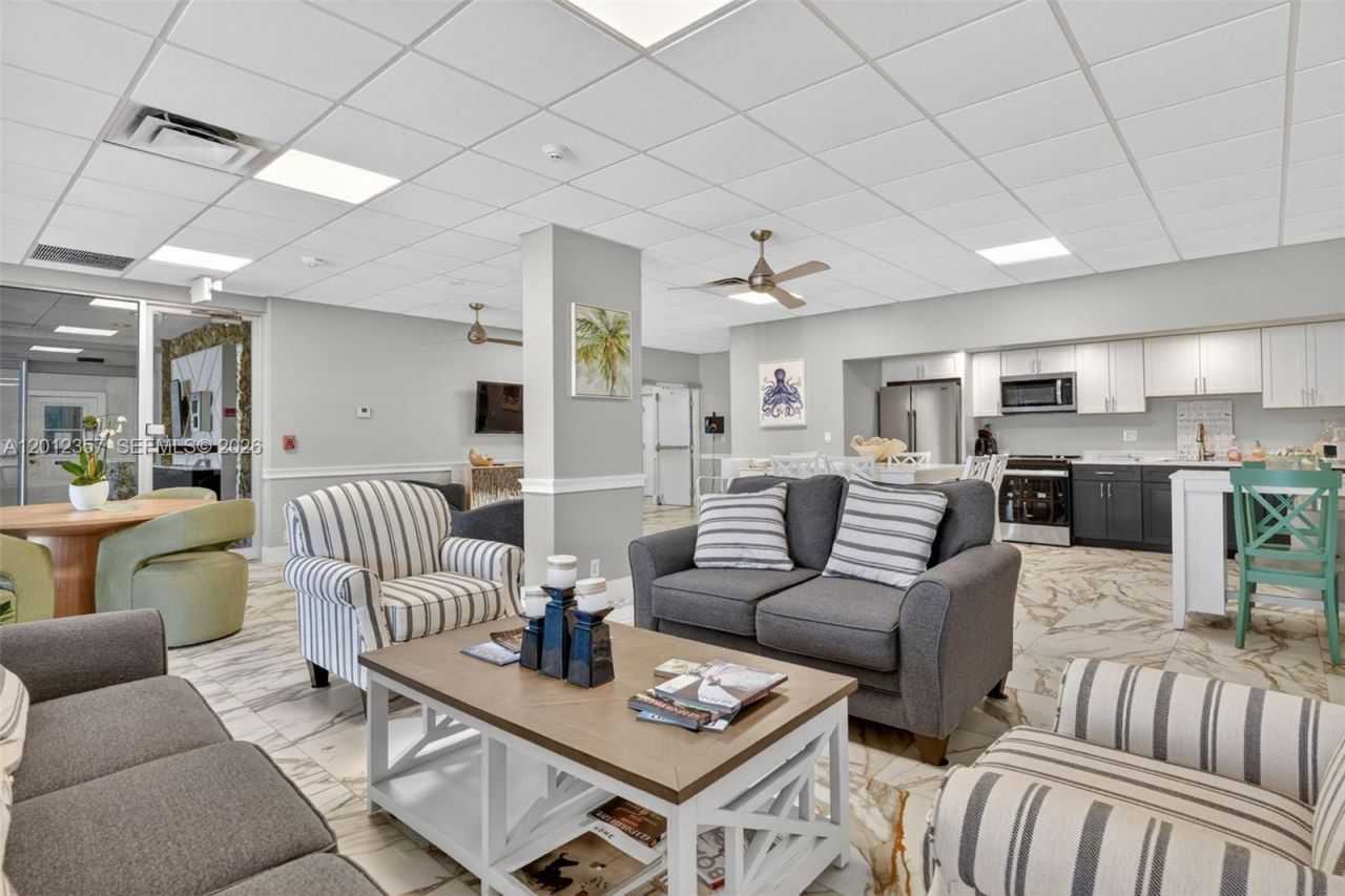 5 Bluebill , Unit 201, Naples, FL 34108 Photo