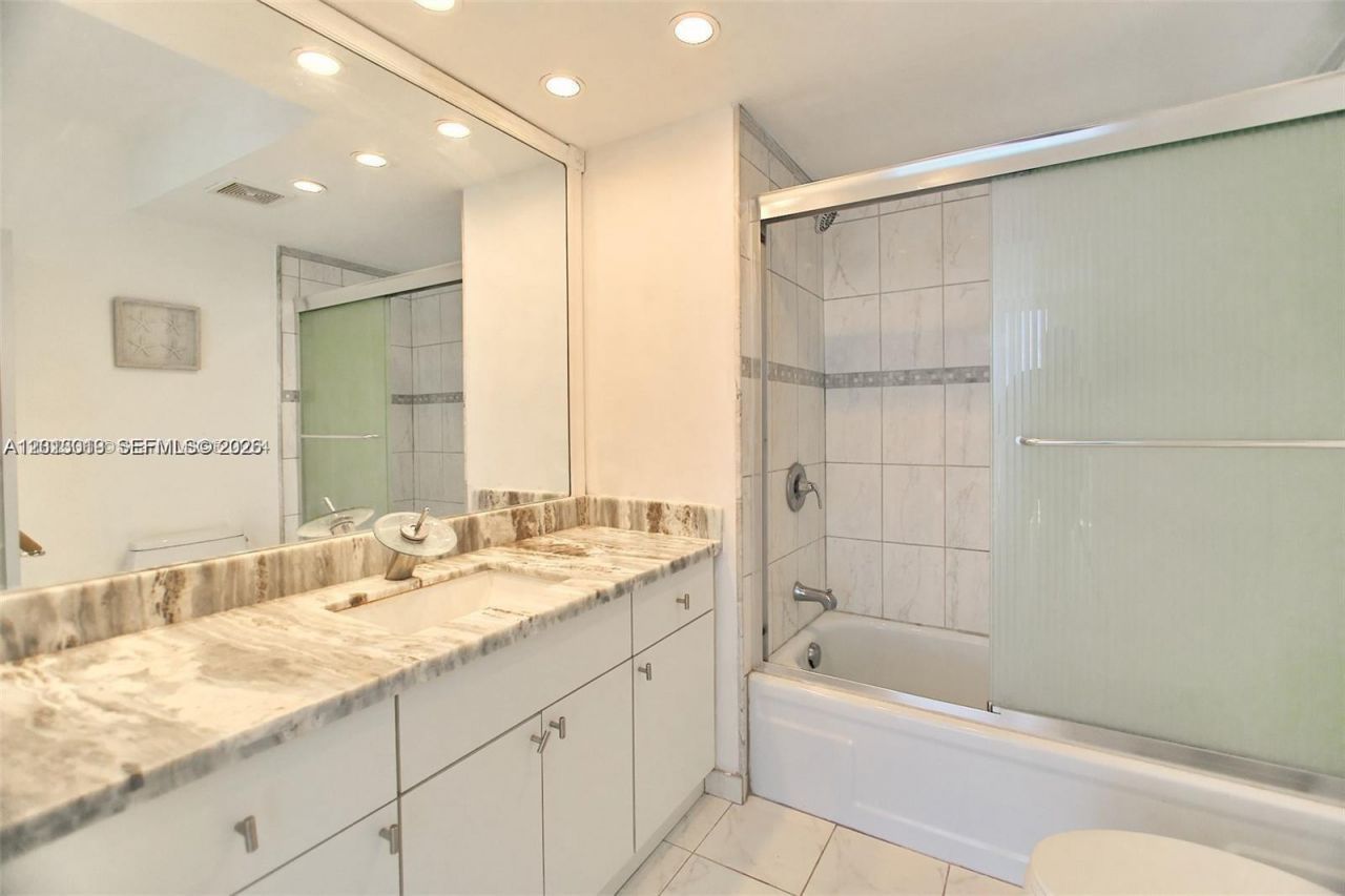2715 N Ocean Blvd , Unit 2E, Fort Lauderdale, FL 33308 Photo
