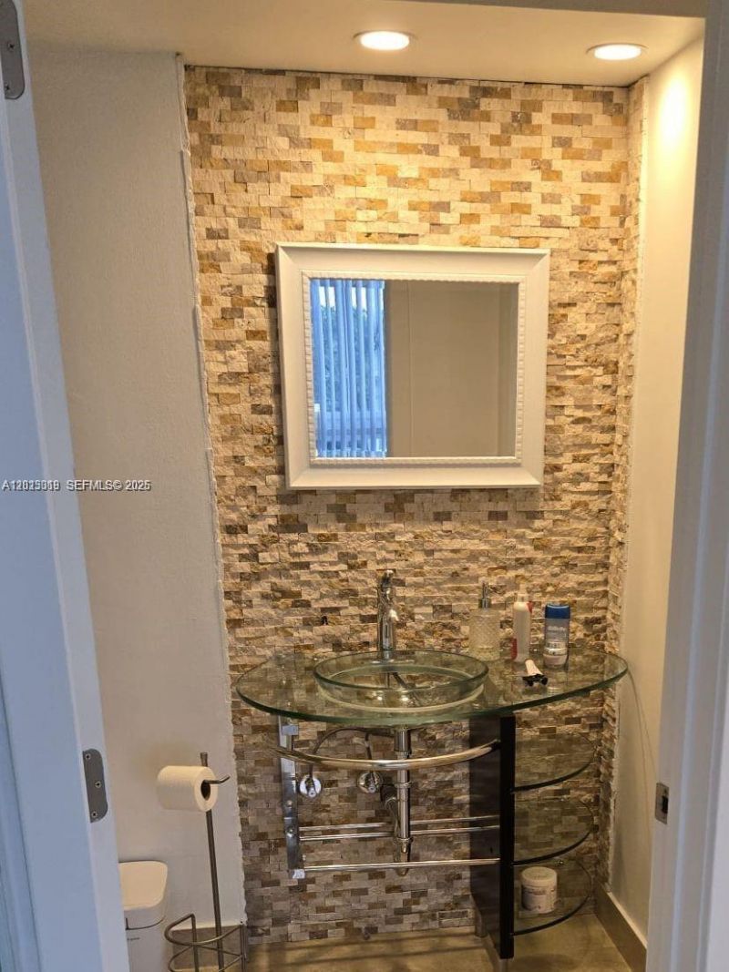 2715 N Ocean Blvd , Unit 2E, Fort Lauderdale, FL 33308 Photo