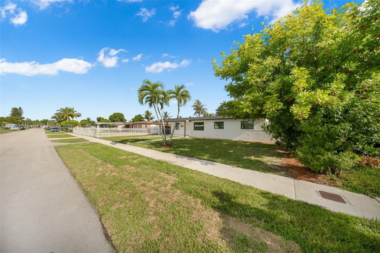 291 NW 184th Ter, Miami Gardens, FL 33169 Photo