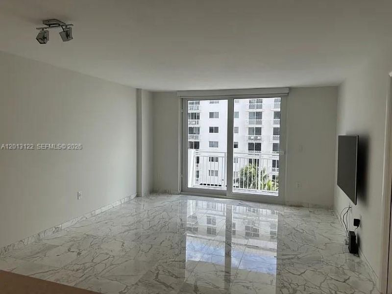 345 Ocean Dr , Unit 519, Miami Beach, FL 33139 Photo