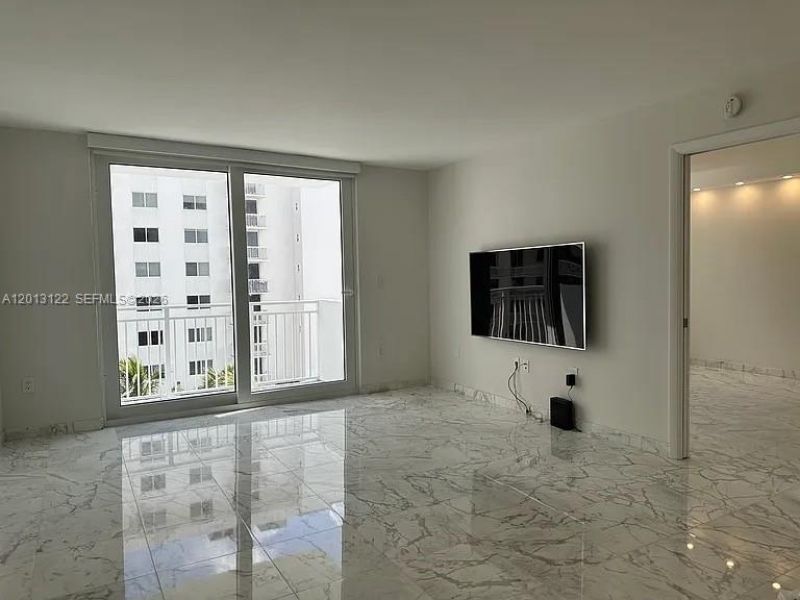 345 Ocean Dr , Unit 519, Miami Beach, FL 33139 Photo