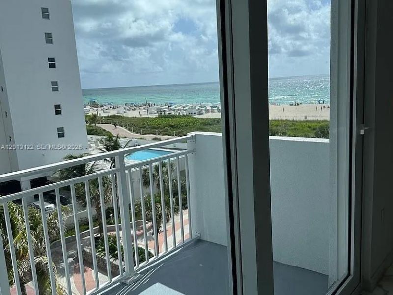 345 Ocean Dr , Unit 519, Miami Beach, FL 33139 Photo