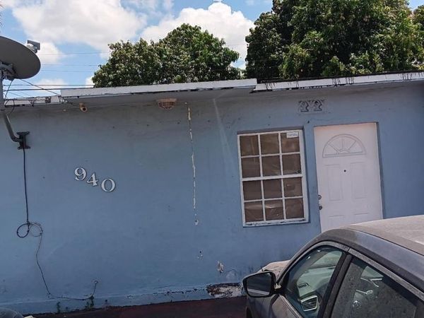 940 E 9th Pl , Hialeah, FL 33010