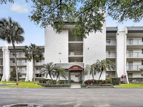9330 Lagoon Pl , Unit 307, Davie, FL 33324