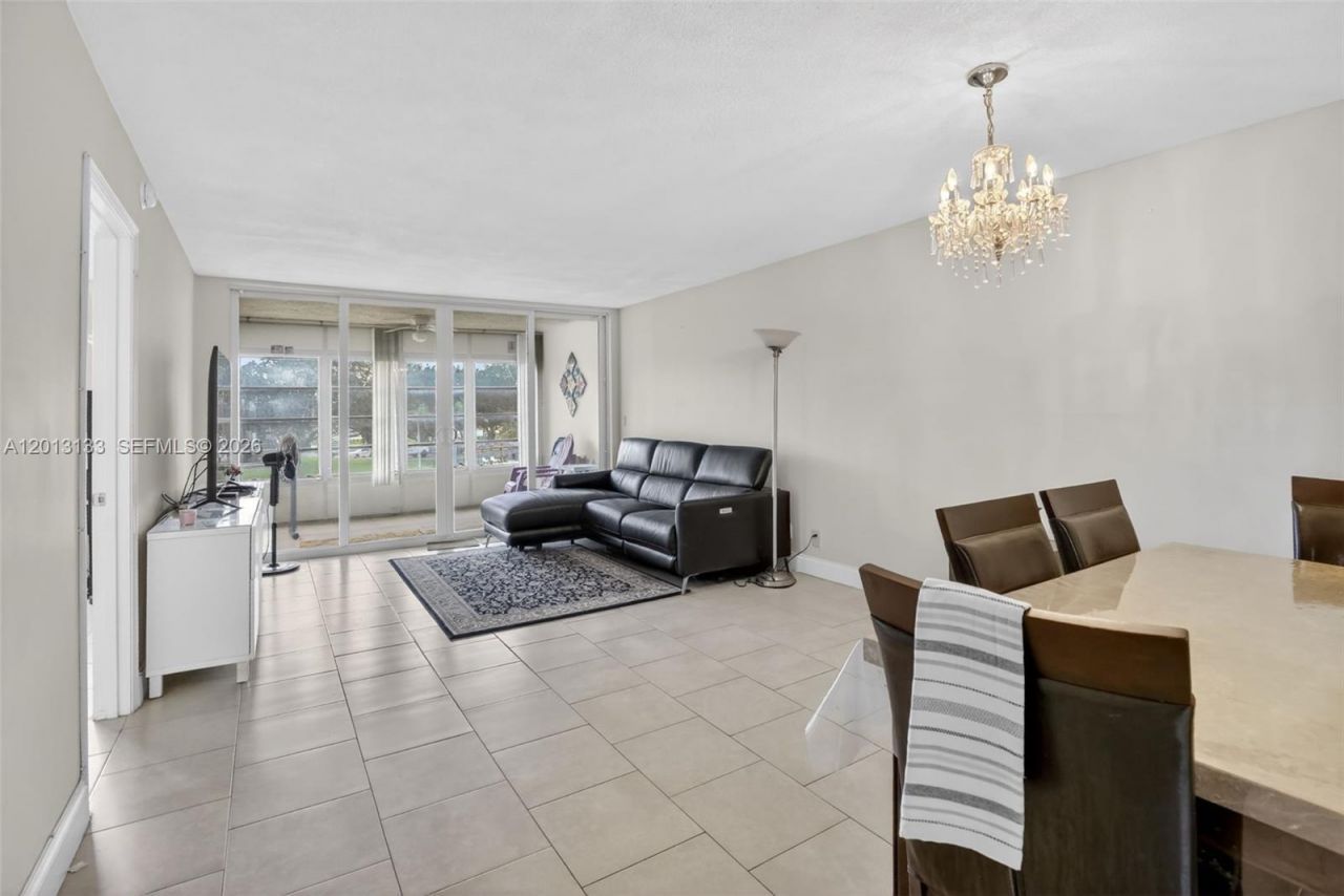 9330 Lagoon Pl, Unit 307, Davie, FL 33324 Photo