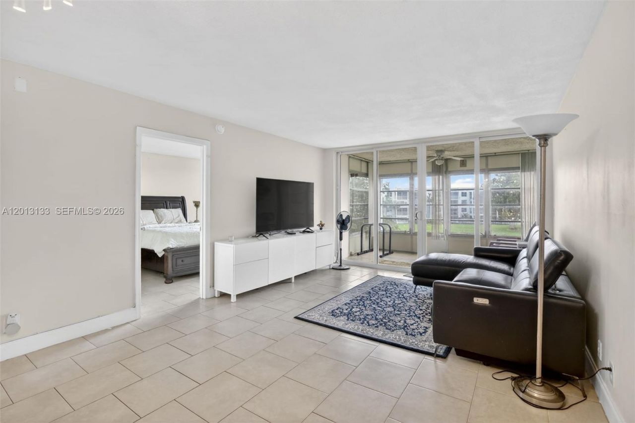 9330 Lagoon Pl, Unit 307, Davie, FL 33324 Photo