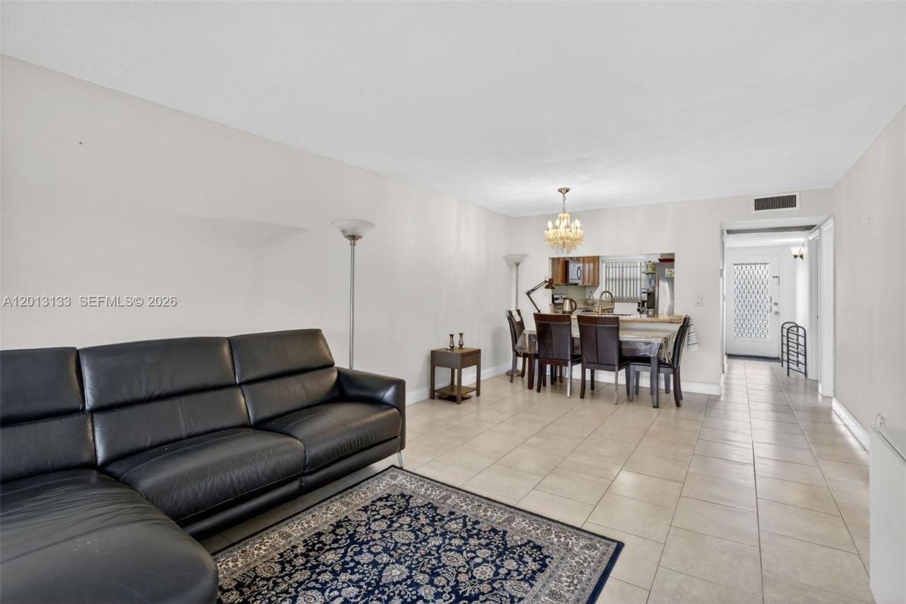 9330 Lagoon Pl, Unit 307, Davie, FL 33324 Photo