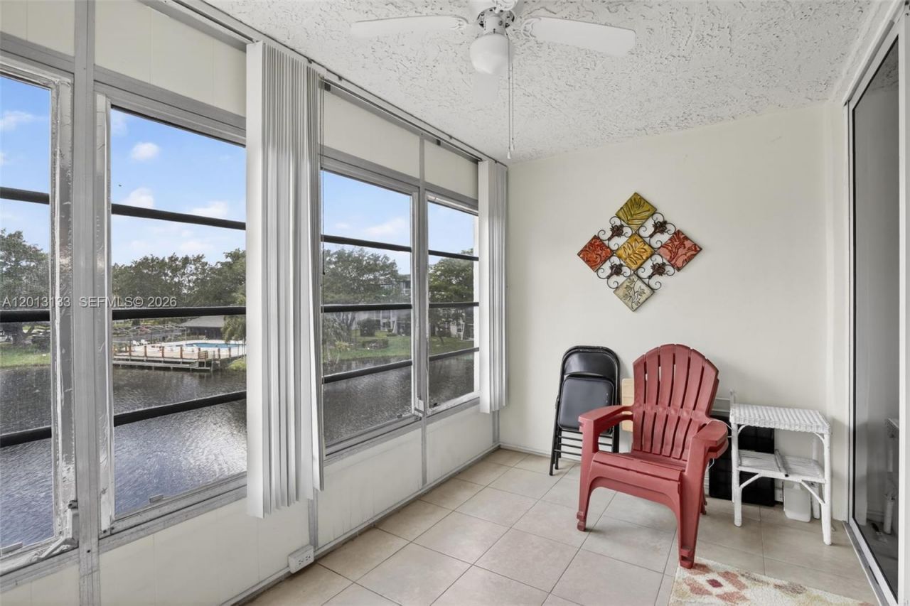 9330 Lagoon Pl, Unit 307, Davie, FL 33324 Photo