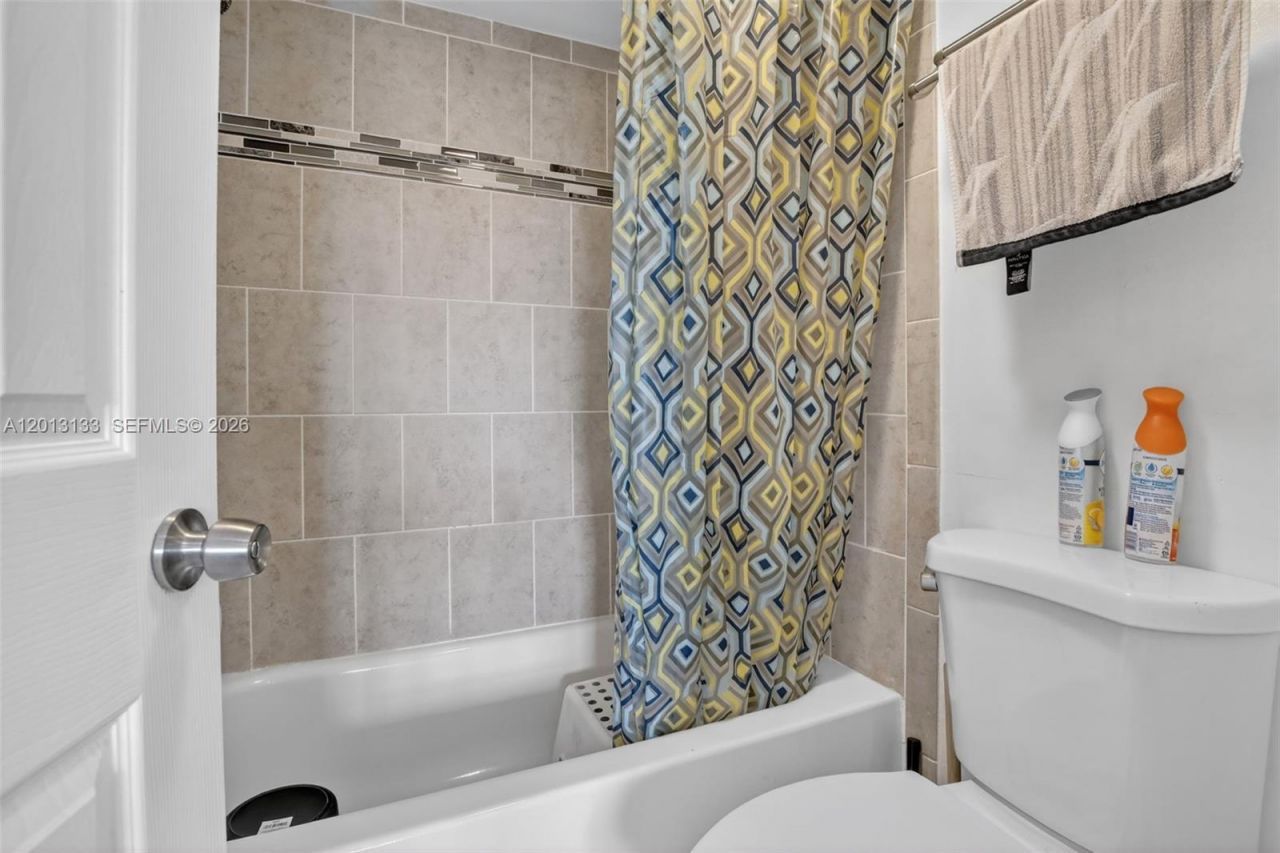 9330 Lagoon Pl, Unit 307, Davie, FL 33324 Photo