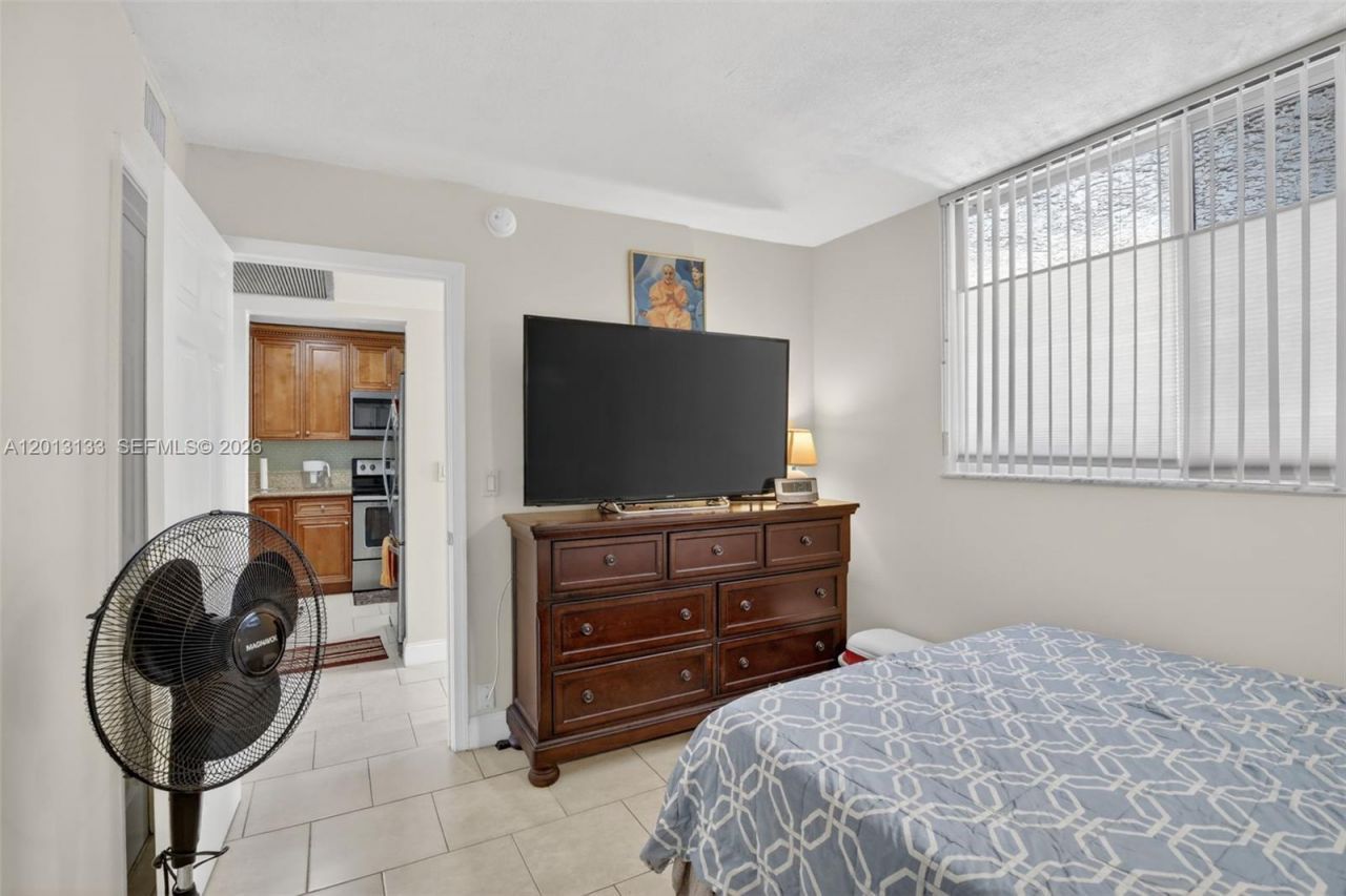 9330 Lagoon Pl, Unit 307, Davie, FL 33324 Photo