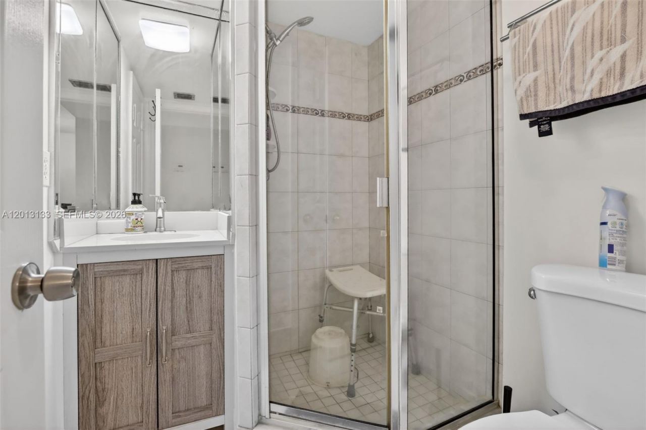 9330 Lagoon Pl, Unit 307, Davie, FL 33324 Photo