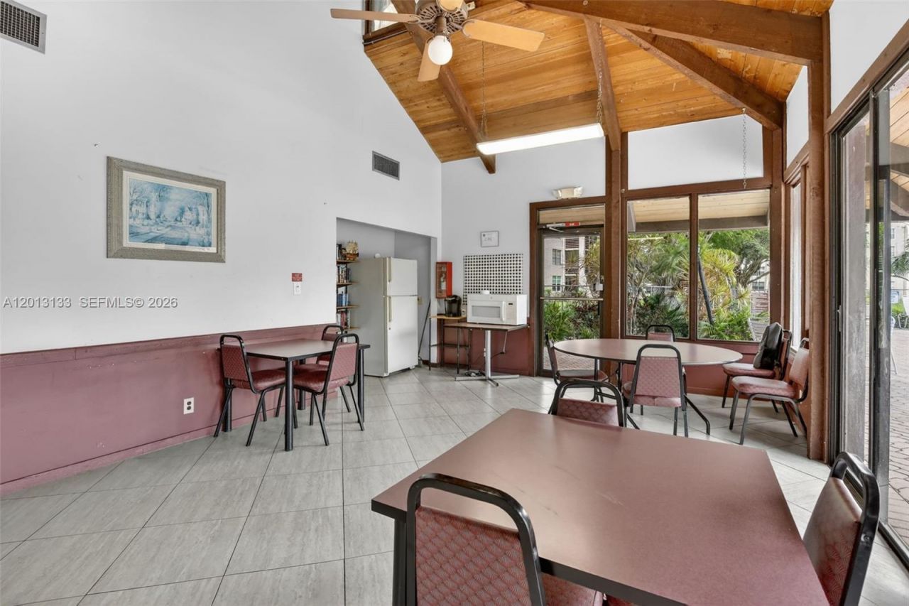 9330 Lagoon Pl, Unit 307, Davie, FL 33324 Photo