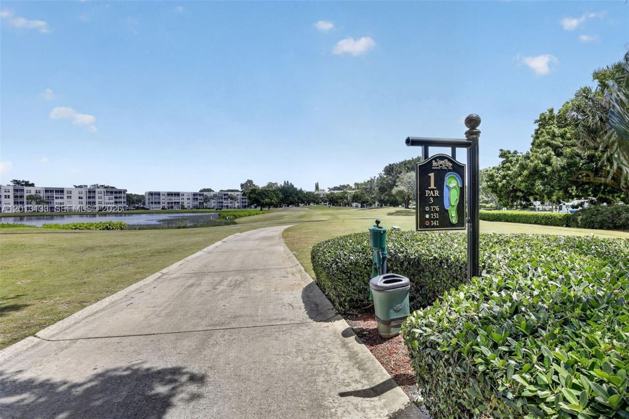 9330 Lagoon Pl, Unit 307, Davie, FL 33324 Photo