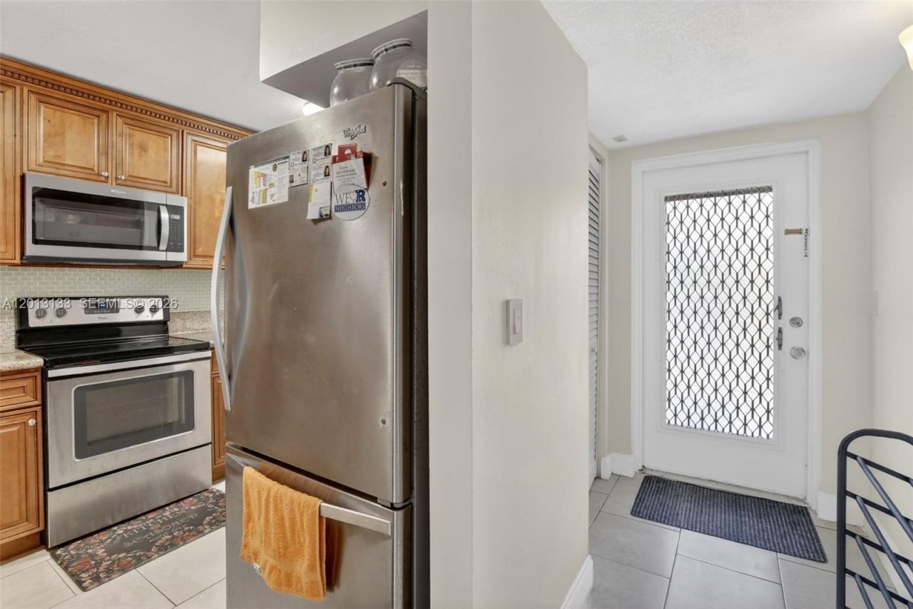 9330 Lagoon Pl, Unit 307, Davie, FL 33324 Photo