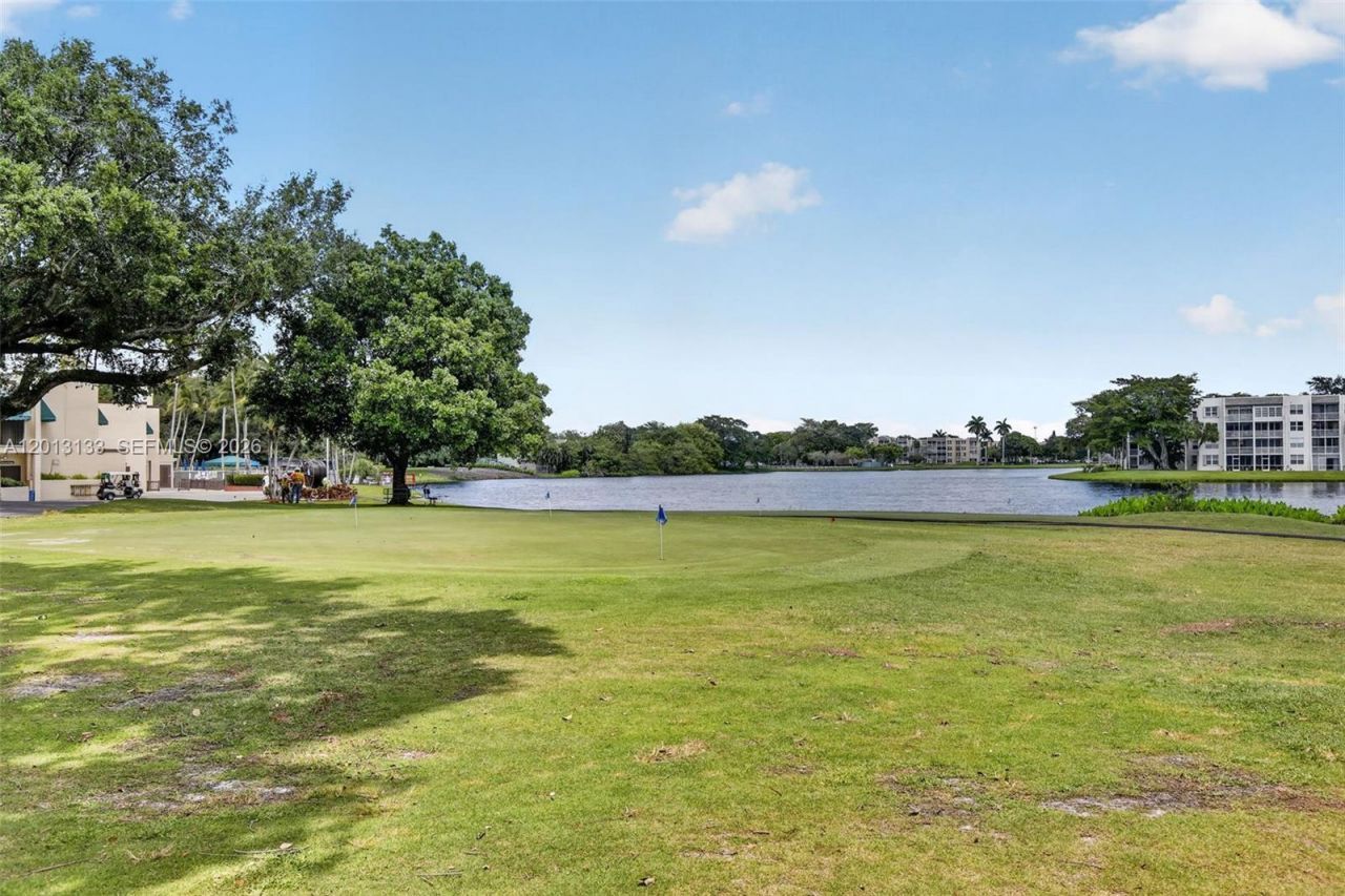 9330 Lagoon Pl, Unit 307, Davie, FL 33324 Photo