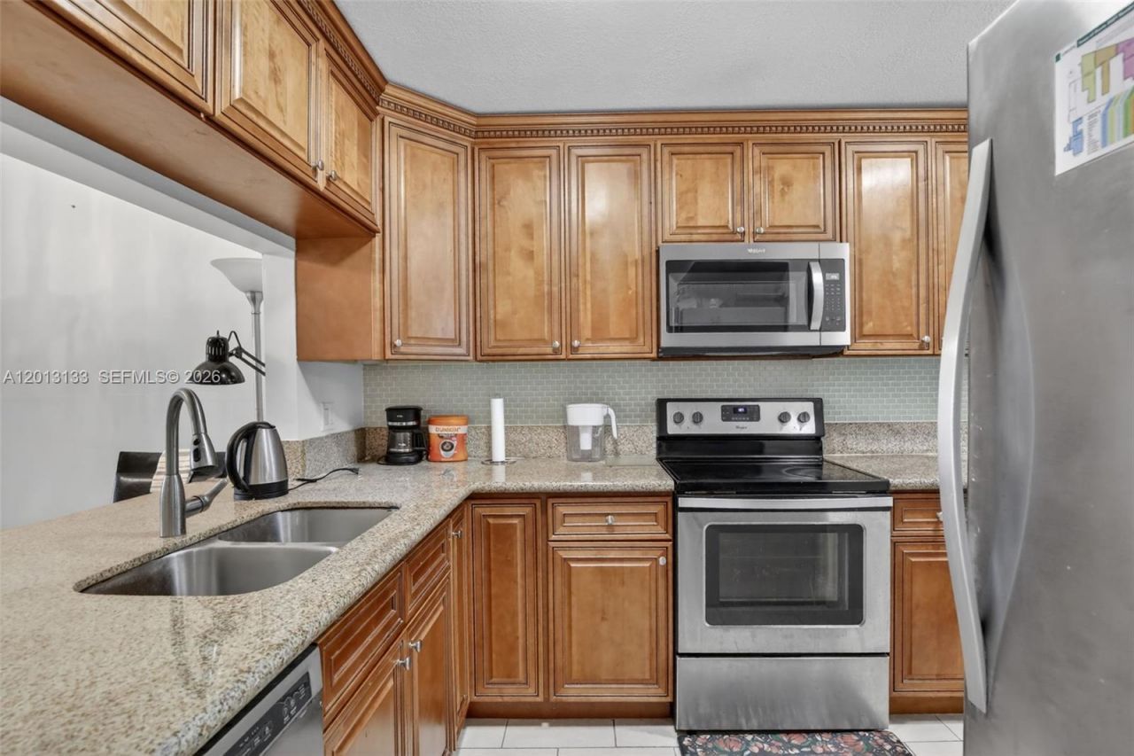 9330 Lagoon Pl, Unit 307, Davie, FL 33324 Photo