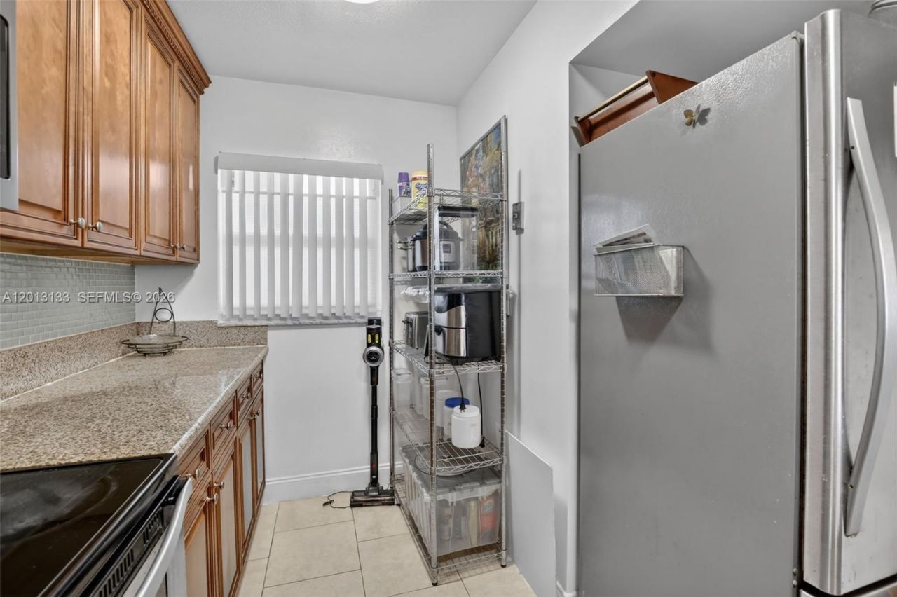 9330 Lagoon Pl, Unit 307, Davie, FL 33324 Photo