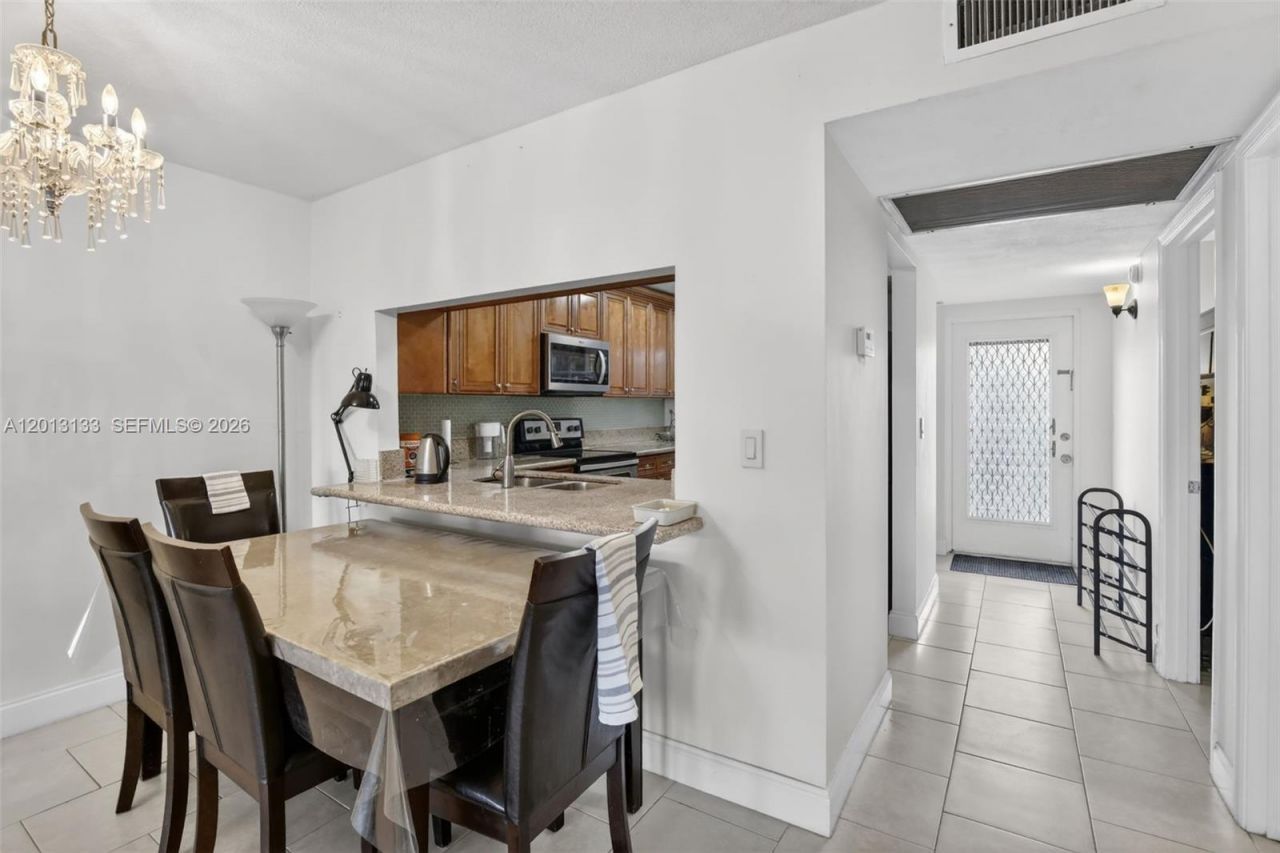 9330 Lagoon Pl, Unit 307, Davie, FL 33324 Photo