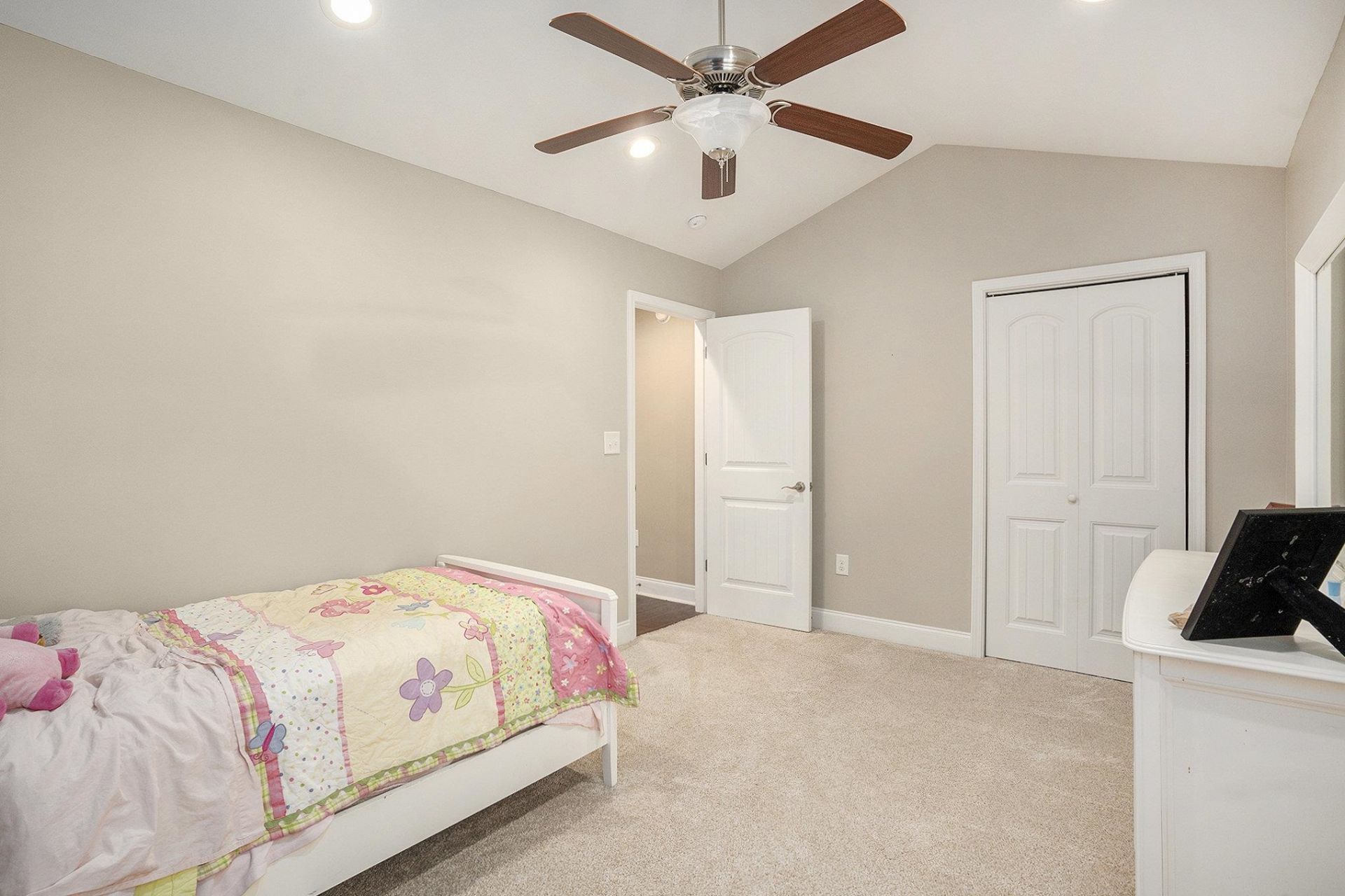 500 Cloverfield Ln.  Photo 24