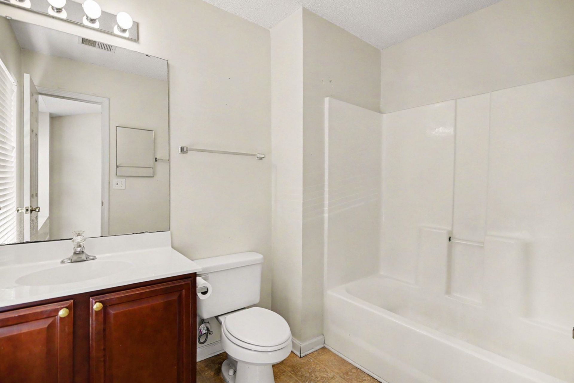1043 Penny Ln. Photo 23