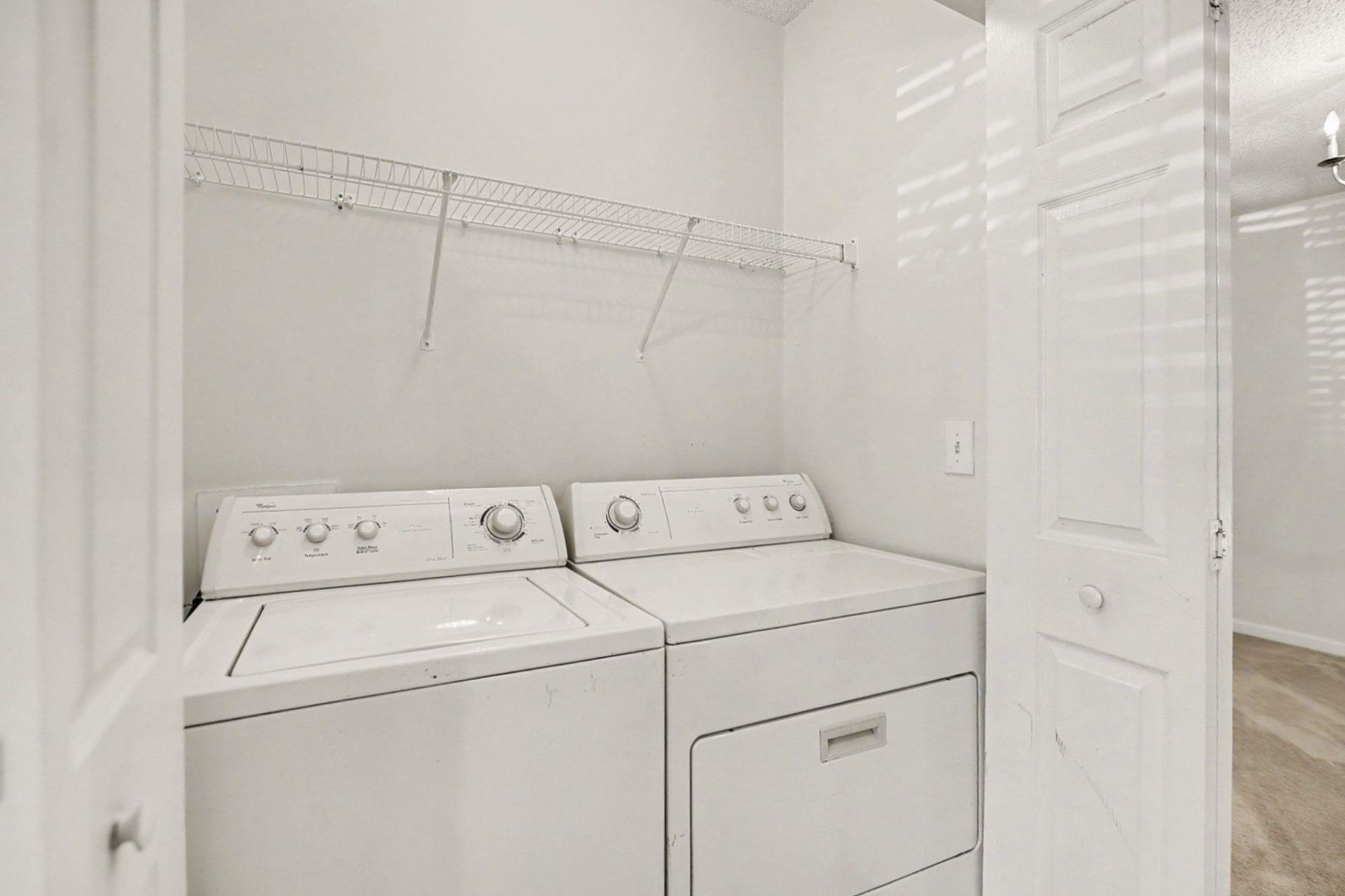 1043 Penny Ln. Photo 4
