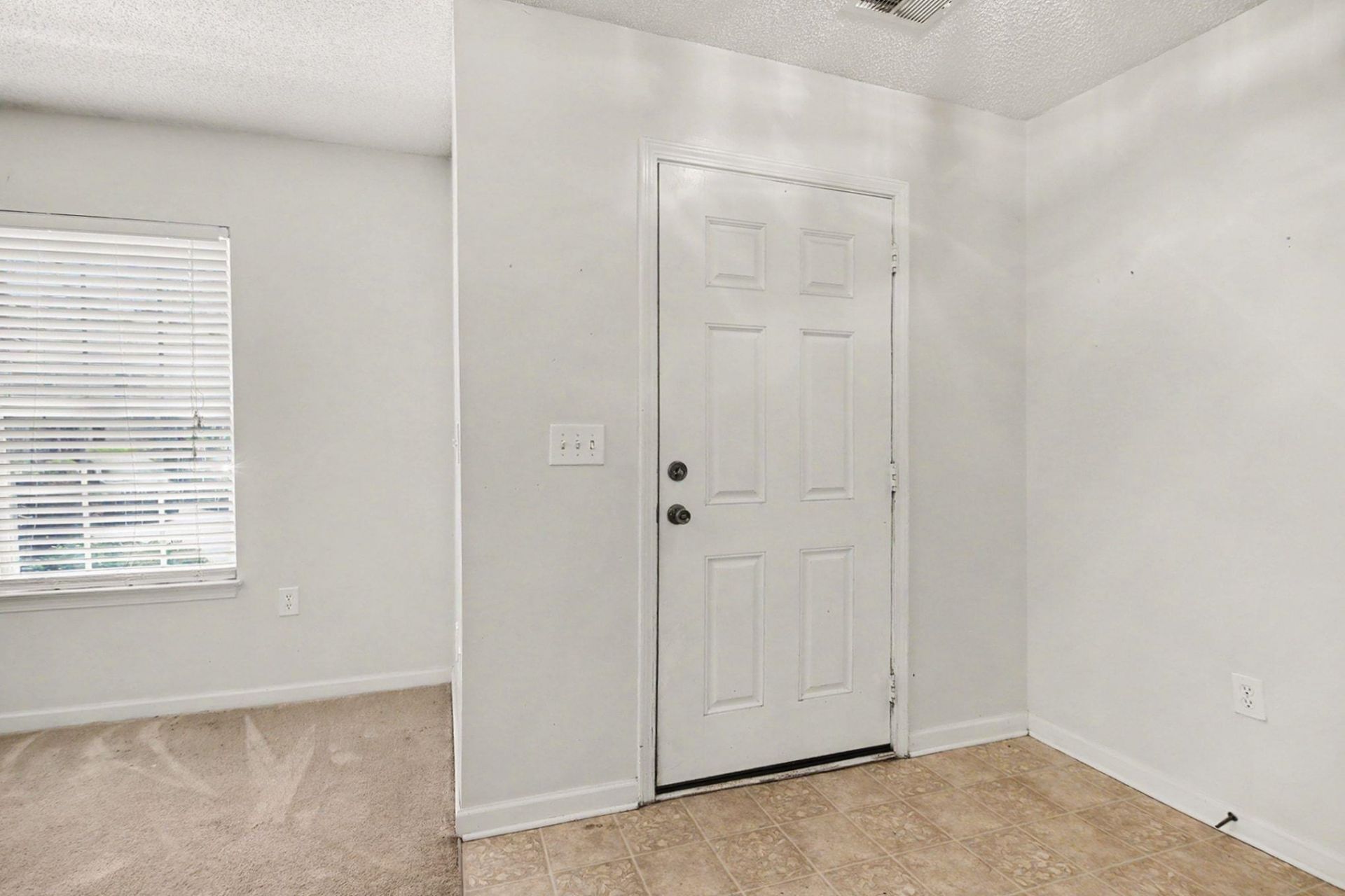 1043 Penny Ln. Photo 5