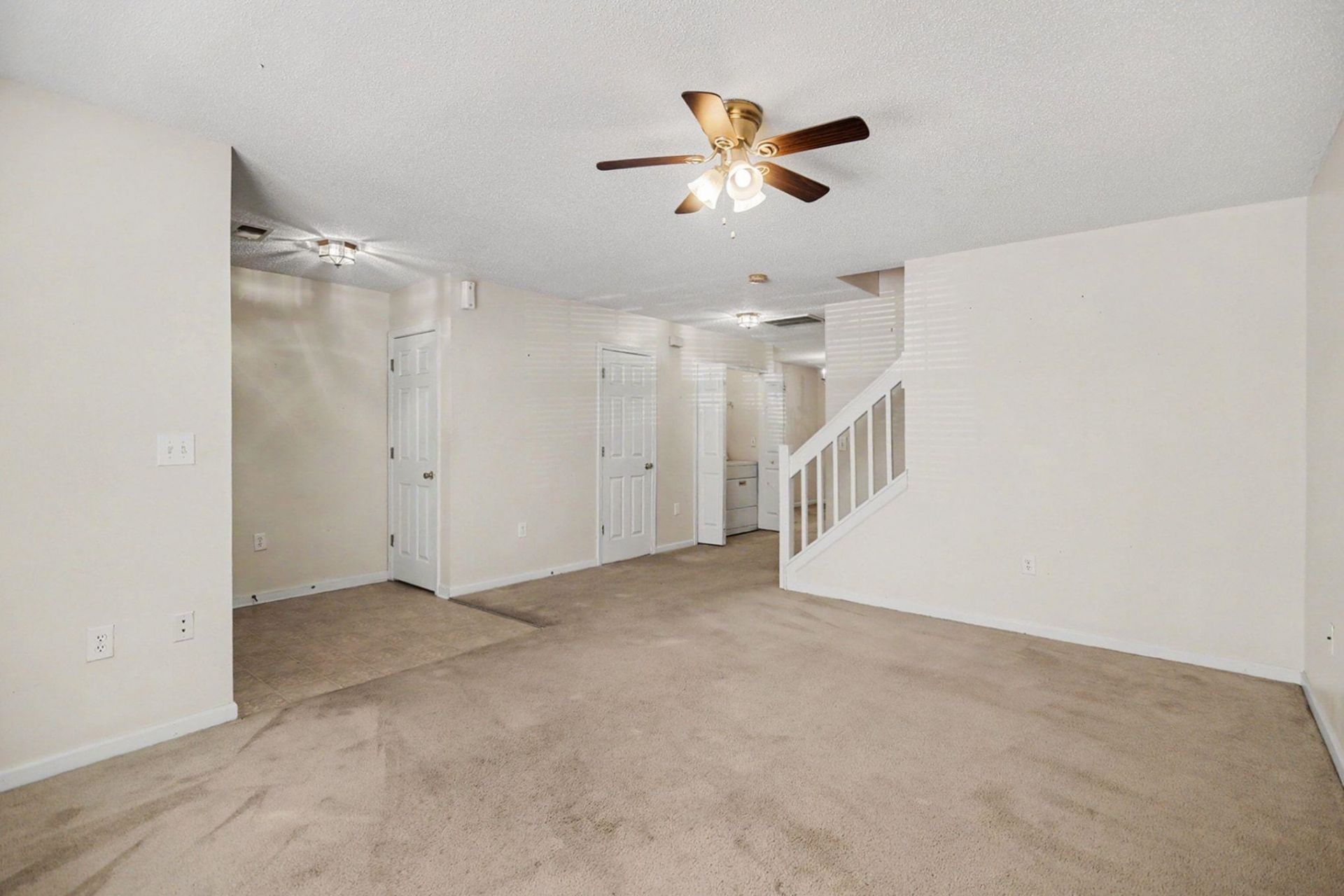 1043 Penny Ln. Photo 6