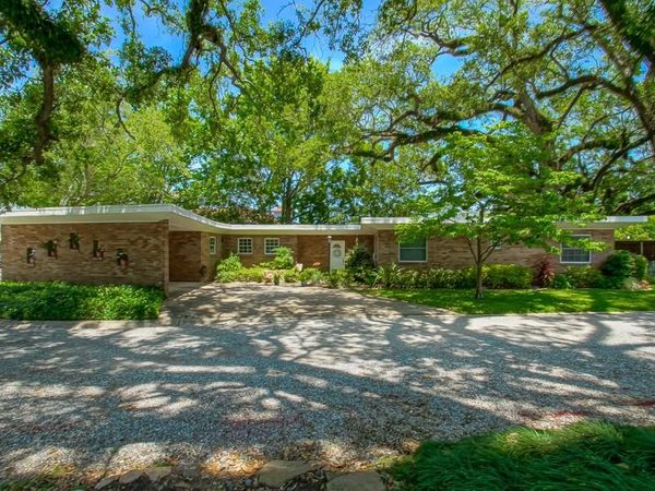 2 SHADOW Lane, Metairie, LA 70005