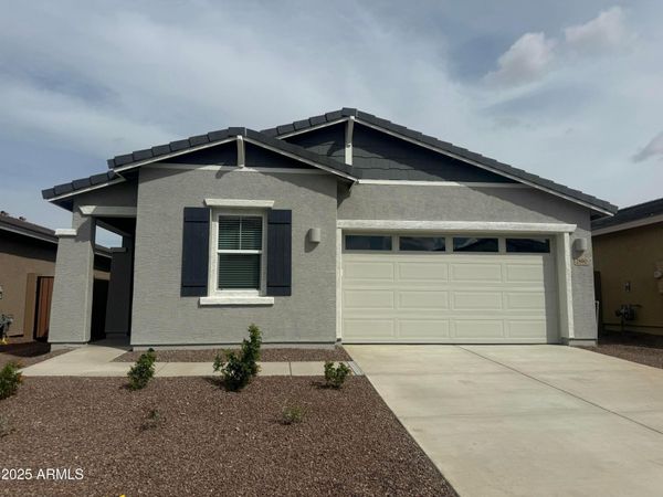 2890 E Frontiersman Lane, San Tan Valley, AZ 85140