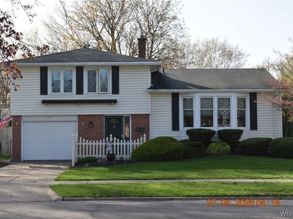 828 Sun Valley Drive, North Tonawanda, NY 14120