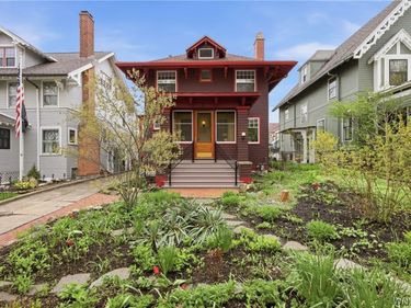 45 Summit Avenue , Buffalo, NY 14214