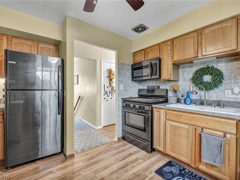 36729 Lakehurst Drive, Eastlake, OH 44095 Photo 13