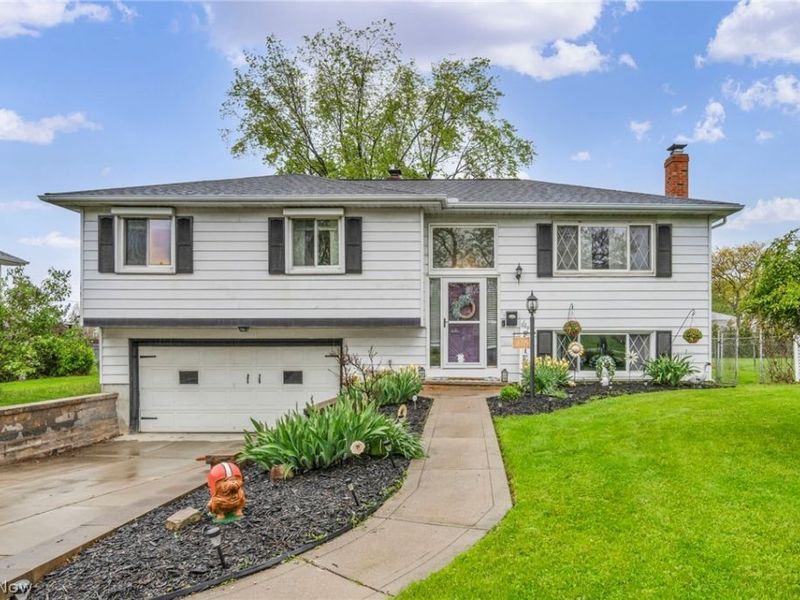36729 Lakehurst Drive, Eastlake, OH 44095 Photo 2