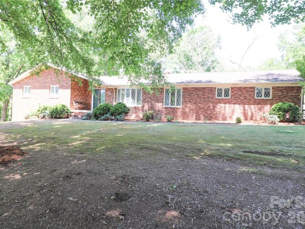 112 Forest Avenue NE, Valdese, NC 28690