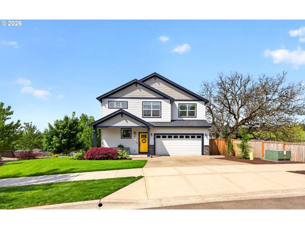 191 SW MT ST HELENS ST, McMinnville, OR 97128