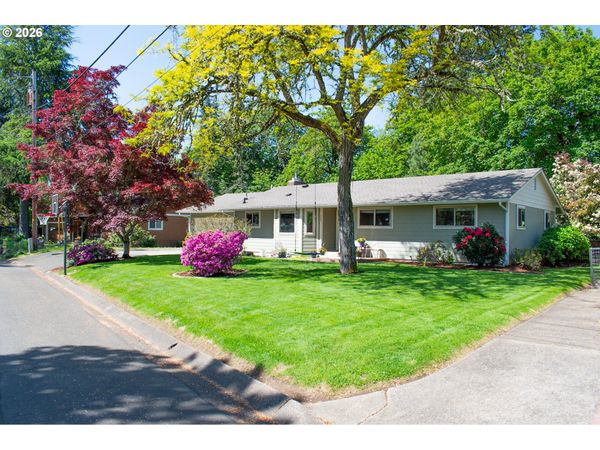 322 W HICKORY ST, Roseburg, OR 97471