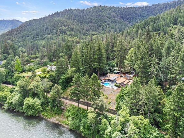 4990 Rogue River Highway, Grants Pass, OR 97527