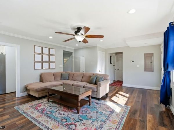 920 W Walnut Dr, Stillwater, NJ 07860