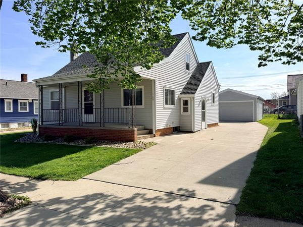 108 2nd Avenue, Newhall, IA 52315