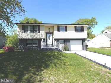 33 SYCAMORE DRIVE , BURLINGTON, NJ 08016