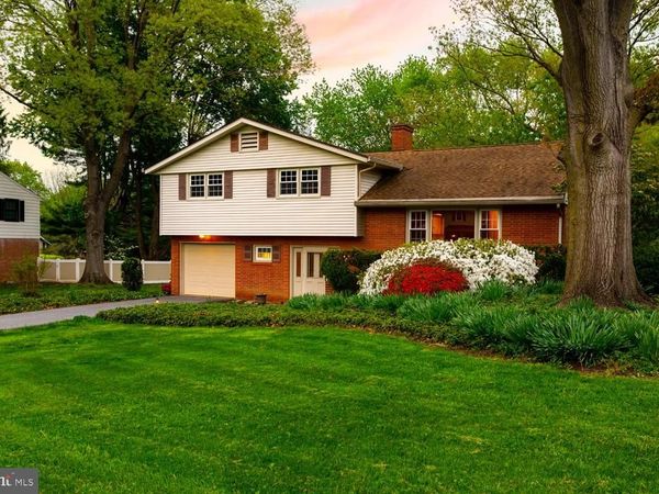 1907 ROBINDALE AVENUE, LANCASTER, PA 17601