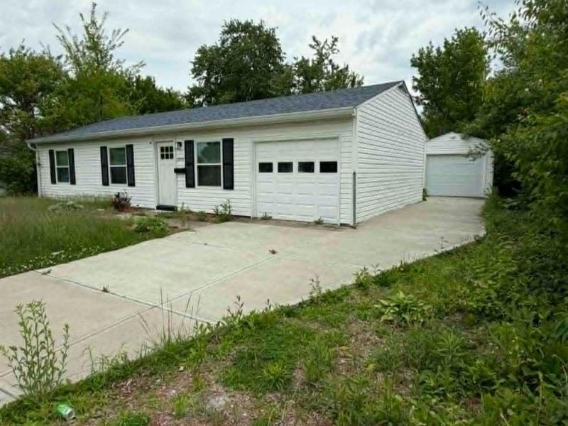 9970 Hollis Drive, Cincinnati, OH 45251 Photo 2