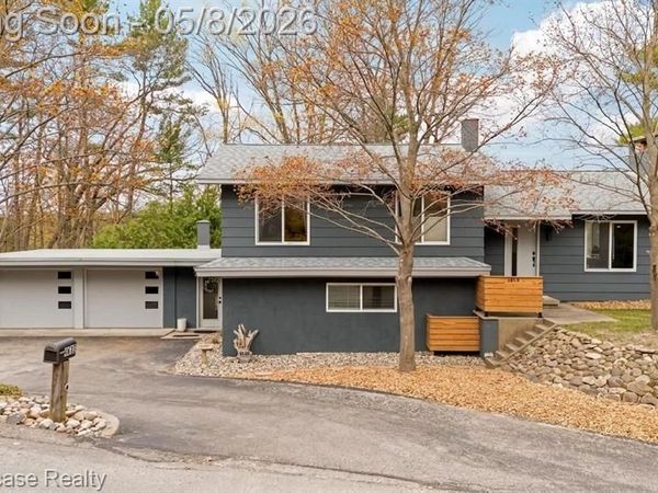 1610 Timber Lane Drive, Peninsula Twp, MI 49686