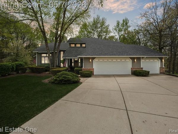 38967 Holsworth Court, Farmington Hills, MI 48331