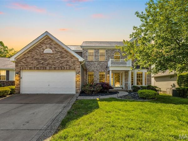 208 Vonbehren Drive, Chesterfield, MO 63005