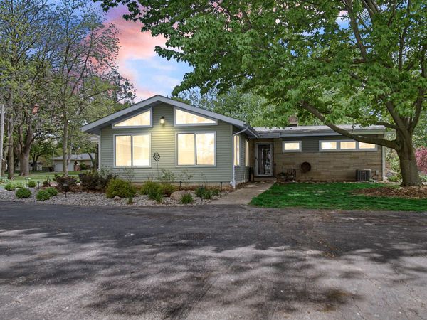 1252 Rigg Road , Valparaiso, IN 46383