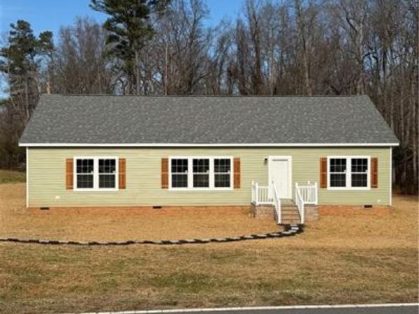 1824 N Oak Ridge Church Road , Yadkinville, NC 27011